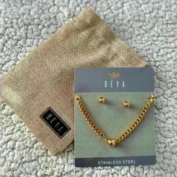 Gold Necklace and earrings Set - Picture 1 of 2
